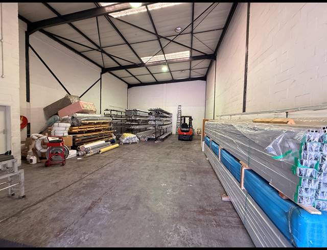 296M² WAREHOUSE TO LET IN BEACONVALE